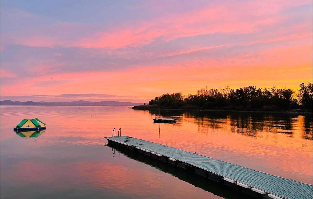 Pet Friendly Stacaravan In Tuoro Sul Trasimeno Villa Exterior photo